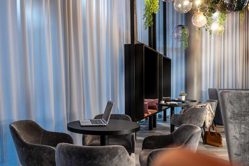 J44 Lifestyle Hotel - Lobi