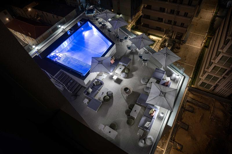 J44 Lifestyle Hotel - Havuz