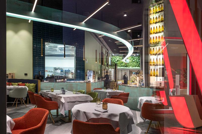 J44 Lifestyle Hotel - Restoran