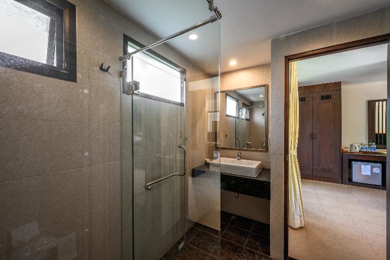 Patong Lodge Hotel - Oda