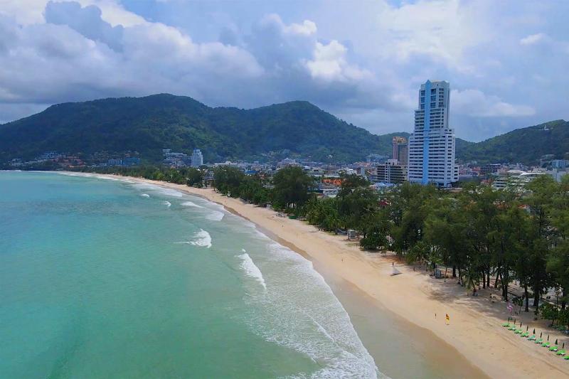 Holiday Inn Resort Phuket Patong - Plaj