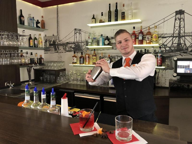 Home Hotel - Bar