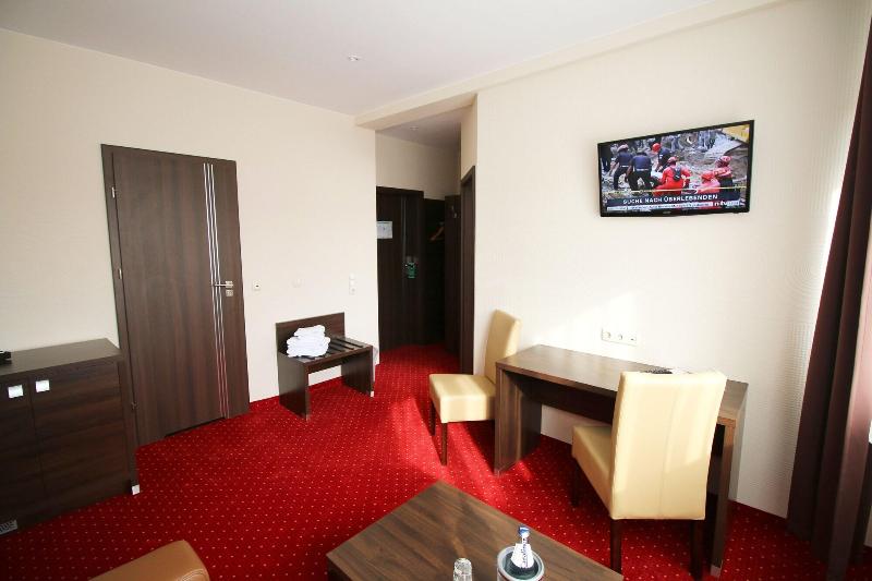 Home Hotel - Oda