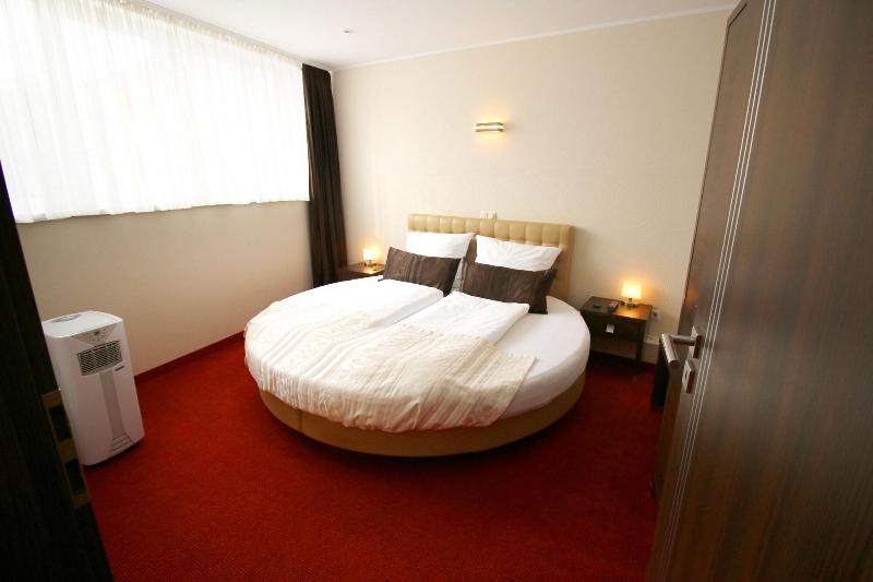 Home Hotel - Oda