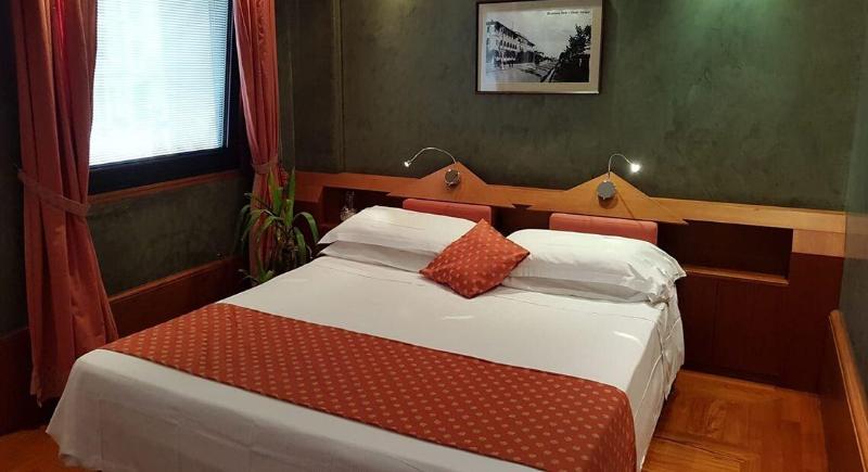 Hr Hotel - Oda
