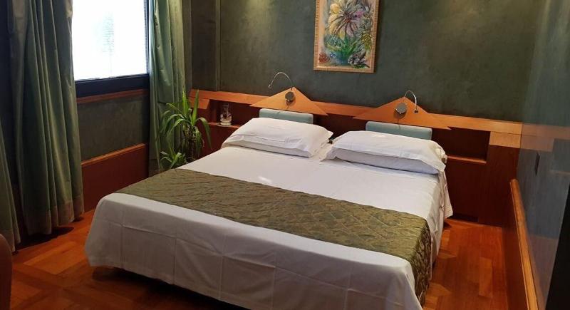 Hr Hotel - Oda