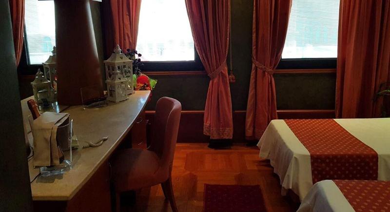 Hr Hotel - Oda
