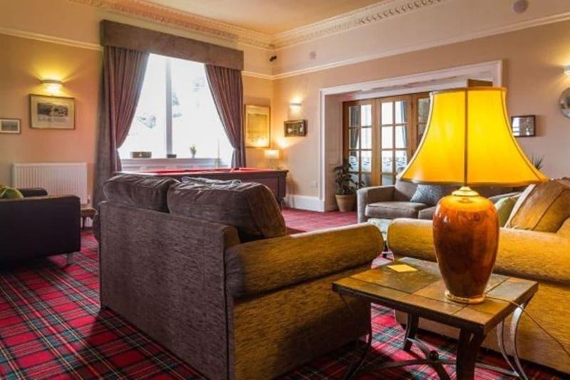 Corrie Hotel - Lobi