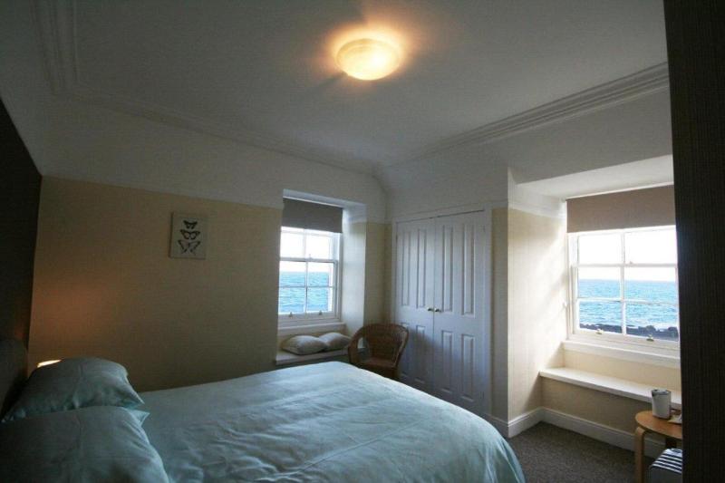 Corrie Hotel - Oda