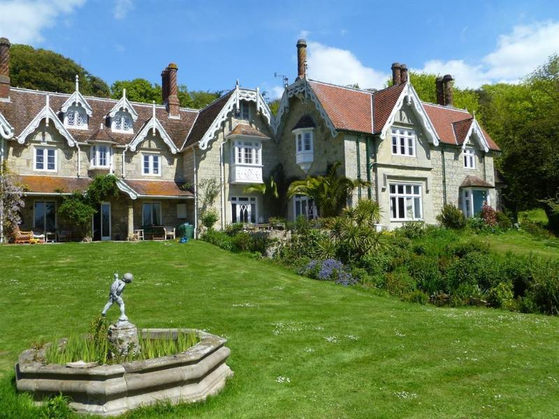 Lisle Combe - Genel