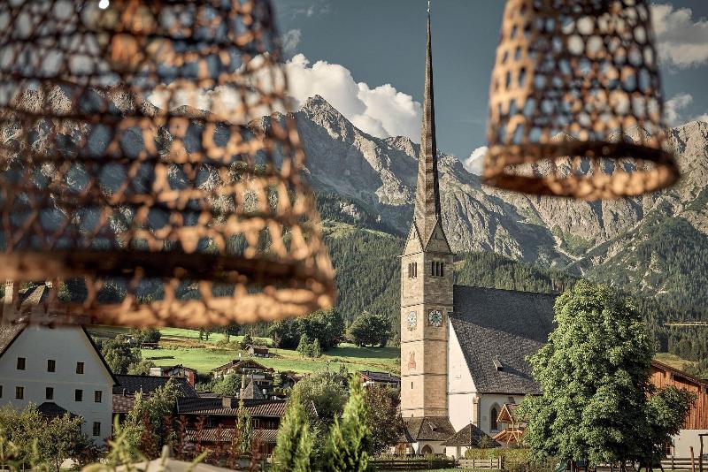 die HOCHKÖNIGIN – Magic Mountain Resort - Genel