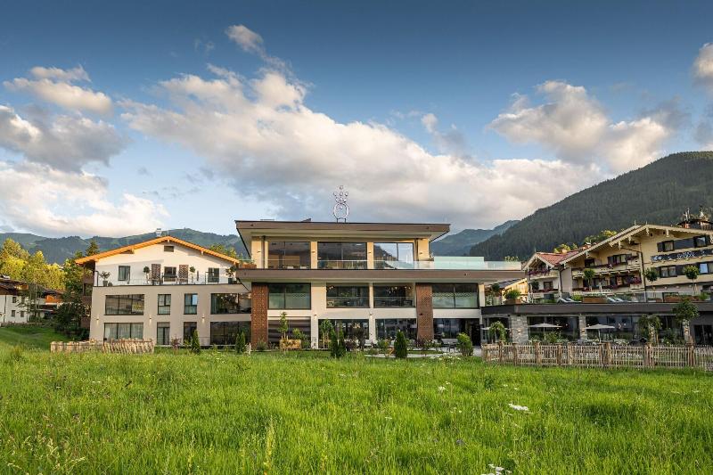 die HOCHKÖNIGIN – Magic Mountain Resort - Genel