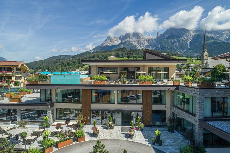 die HOCHKÖNIGIN – Magic Mountain Resort - Genel