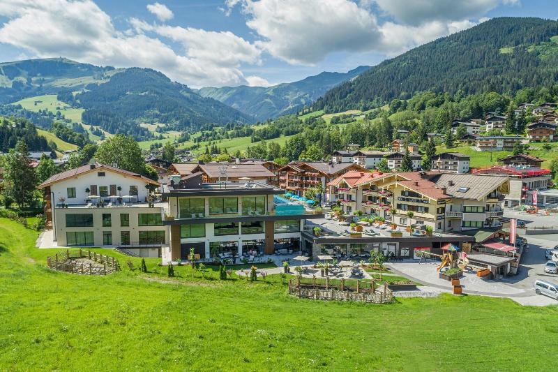 die HOCHKÖNIGIN – Magic Mountain Resort - Genel