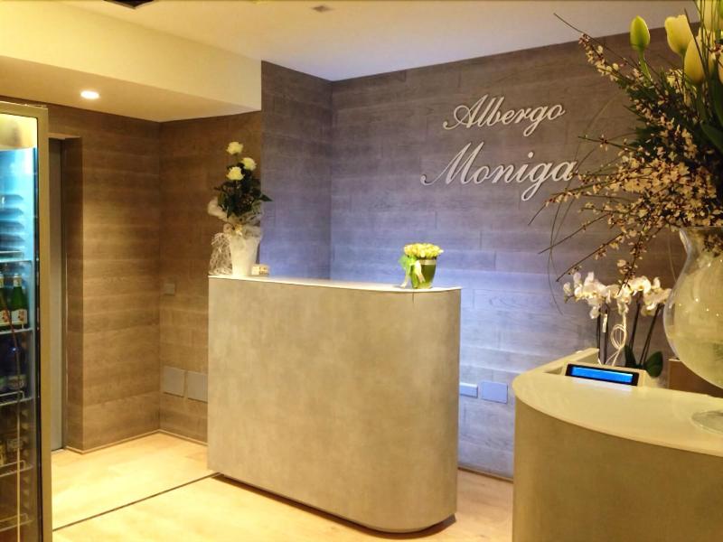 Hotel Moniga - Lobi