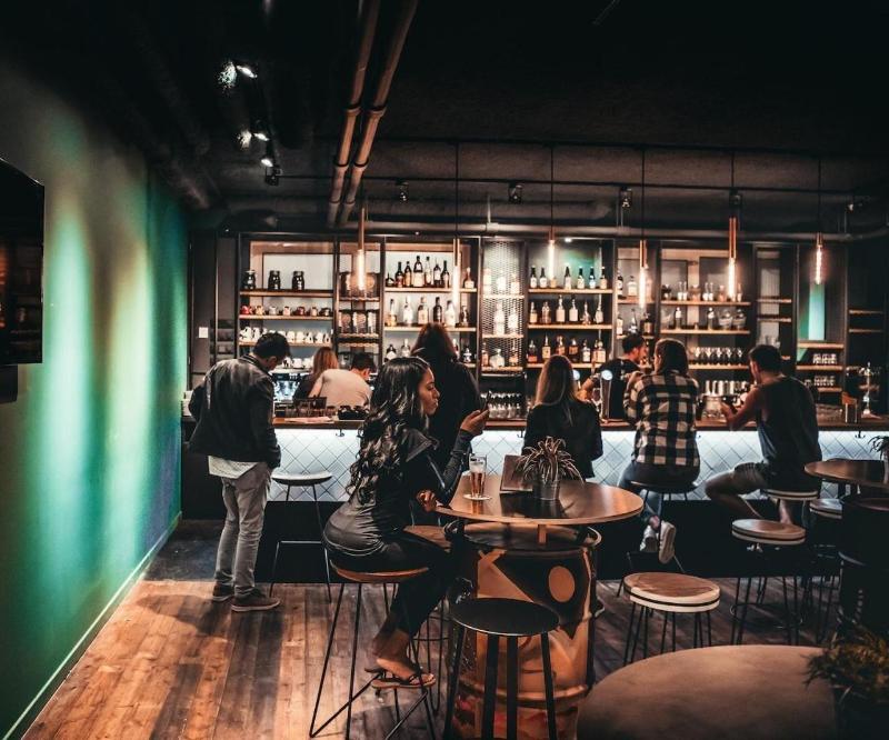 Via Suites - Bar