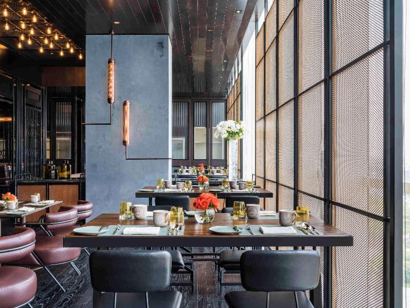 Swissotel Jakarta PIK Avenue - Restoran