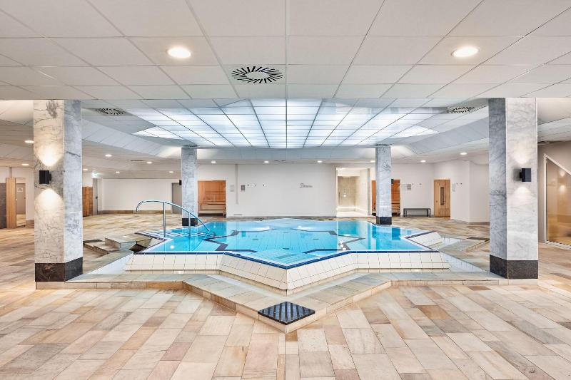 H+ Hotel Wiesbaden Niedernhausen - Havuz