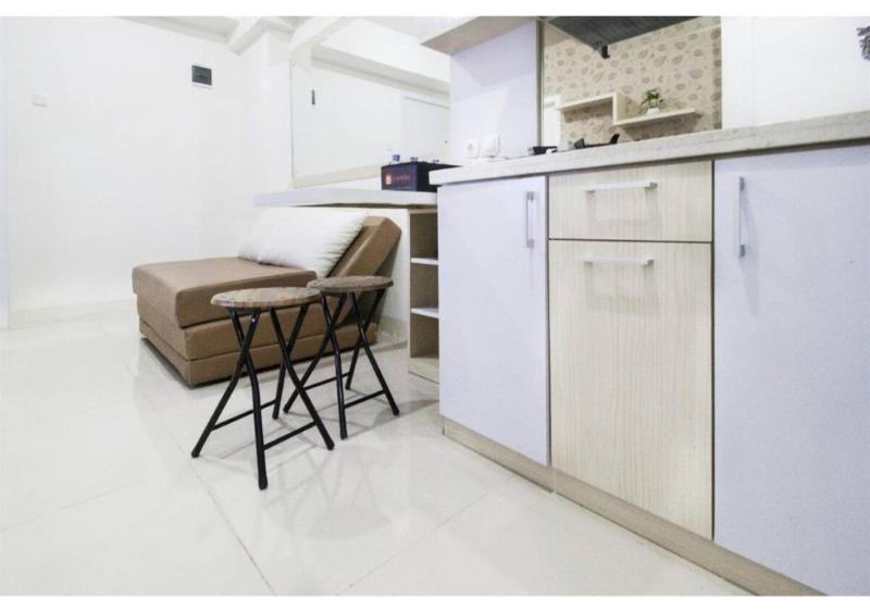 Apartment Green Pramuka by Vincent by ZUZU - Oda