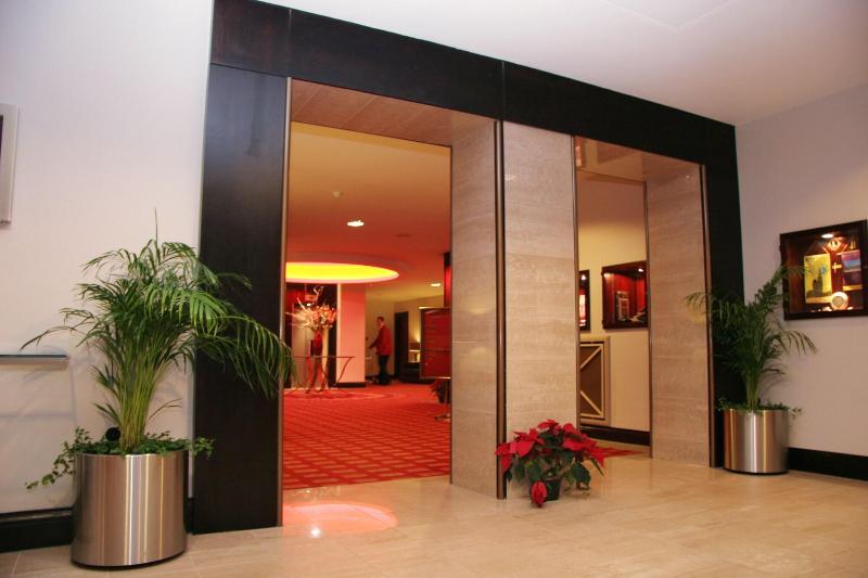 Dragon Hotel - Lobi