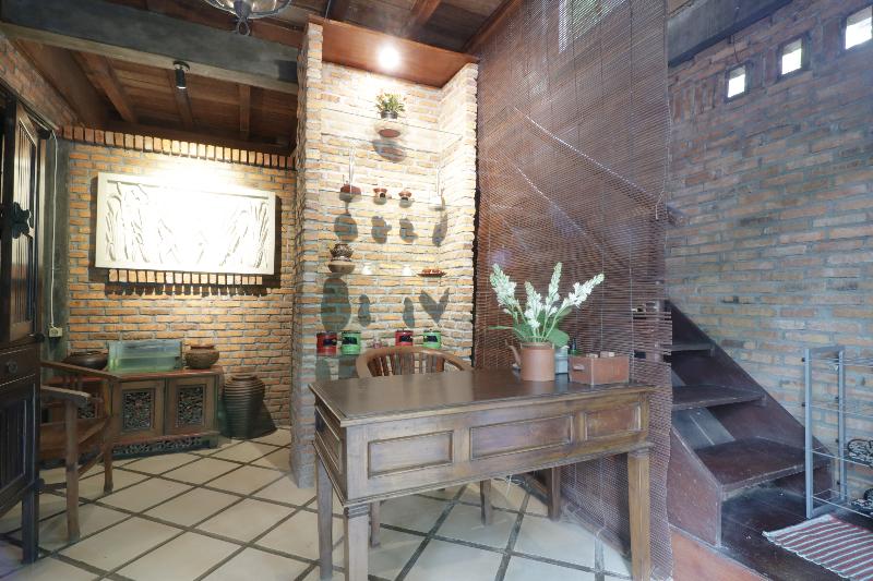 NILA HOUSE, Sharia Family Home Stay by ZUZU - Lobi