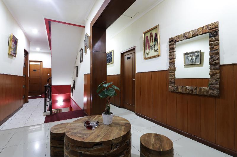 58 Guesthouse Tangerang by ZUZU - Lobi