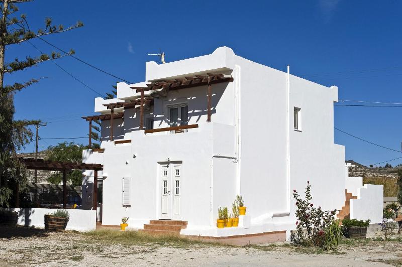Tsakanos Apartments - Genel