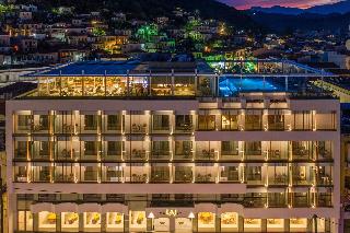 Las Hotel & Spa