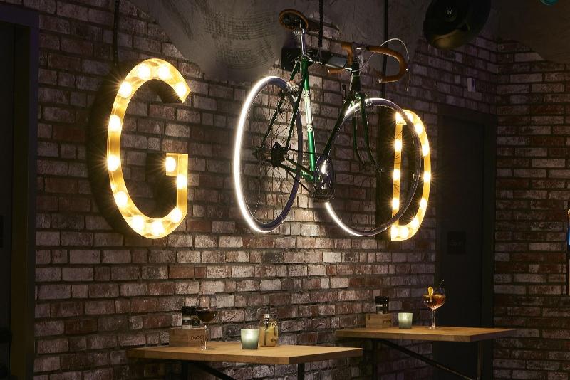 Moxy Amsterdam Schiphol Airport - Bar