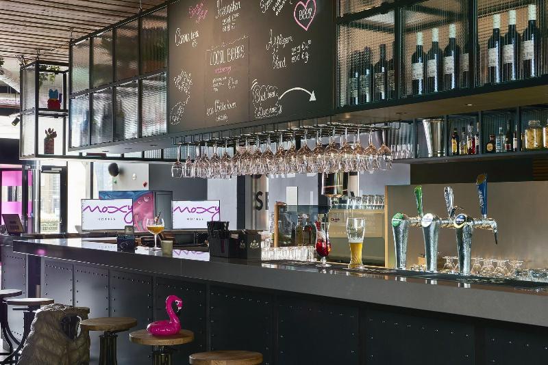 Moxy Amsterdam Schiphol Airport - Bar