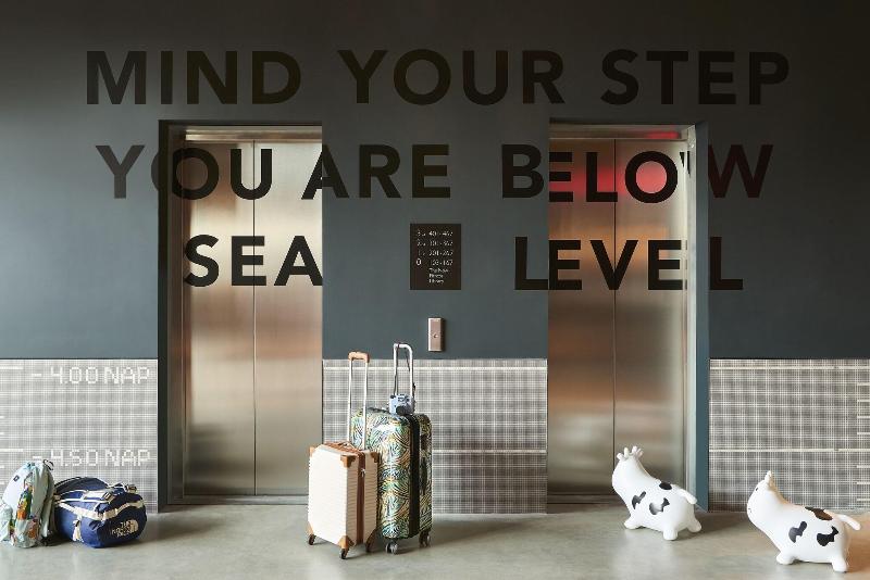 Moxy Amsterdam Schiphol Airport - Lobi
