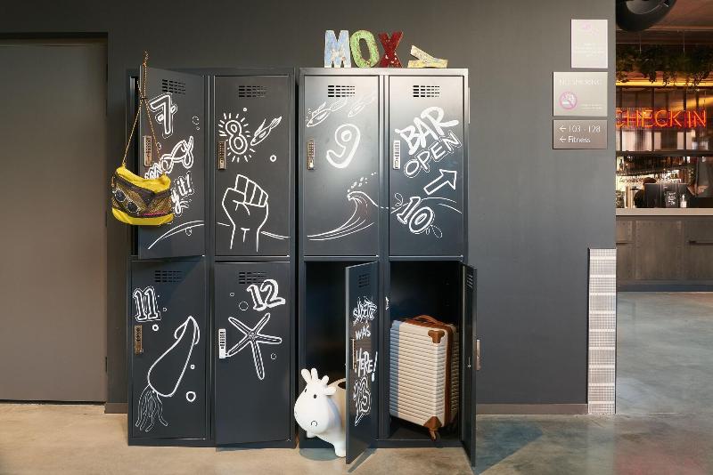 Moxy Amsterdam Schiphol Airport - Lobi
