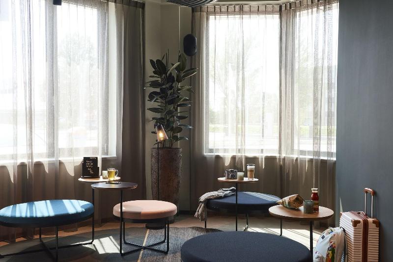 Moxy Amsterdam Schiphol Airport - Lobi