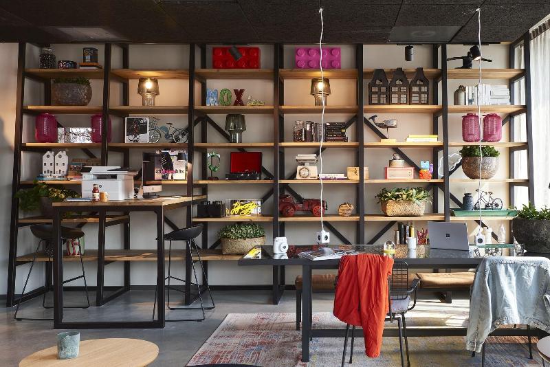 Moxy Amsterdam Schiphol Airport - Lobi