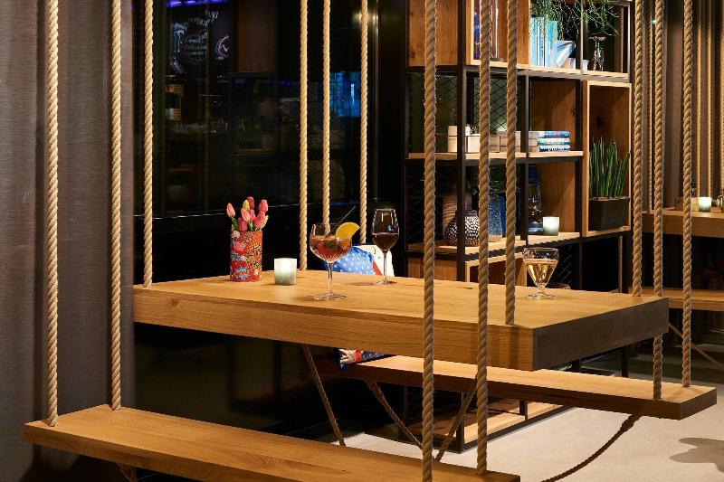 Moxy Amsterdam Schiphol Airport - Genel