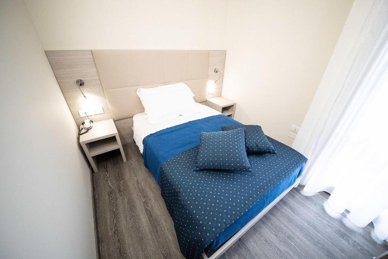 Home Hotel - Oda