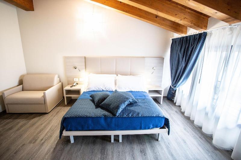 Home Hotel - Oda