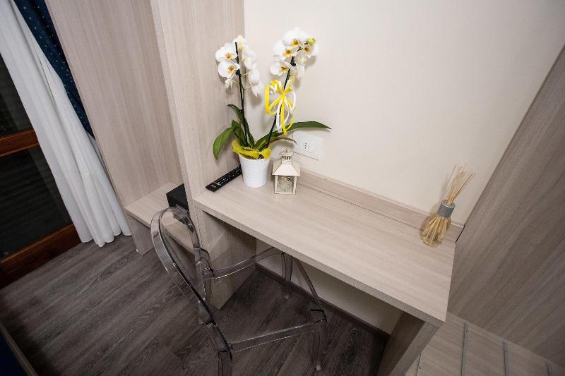 Home Hotel - Oda