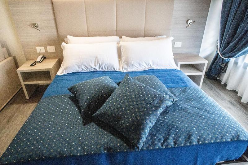 Home Hotel - Oda
