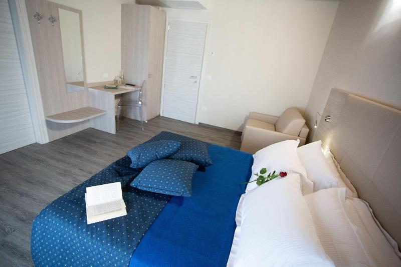 Home Hotel - Oda