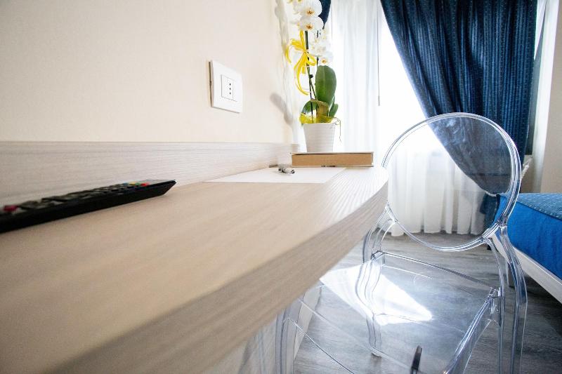 Home Hotel - Oda