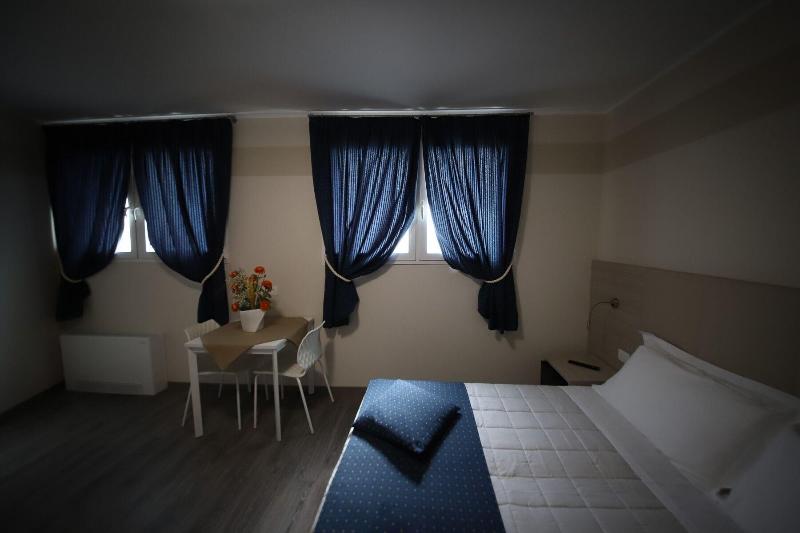 Home Hotel - Oda