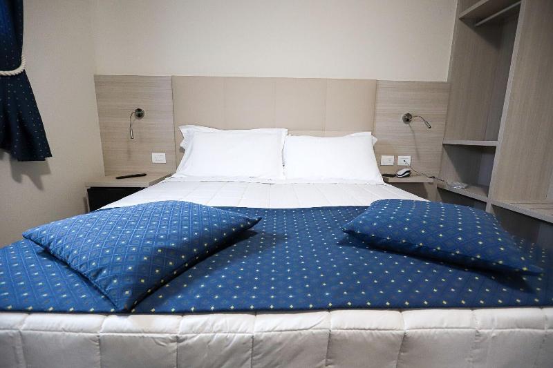 Home Hotel - Oda