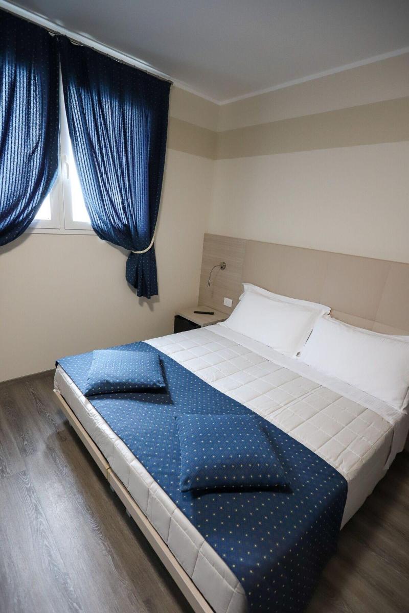 Home Hotel - Oda