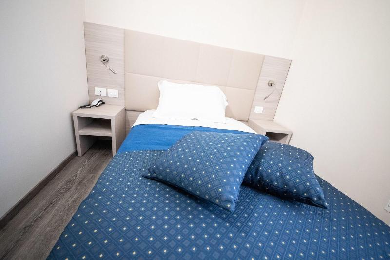 Home Hotel - Oda