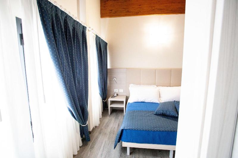 Home Hotel - Oda