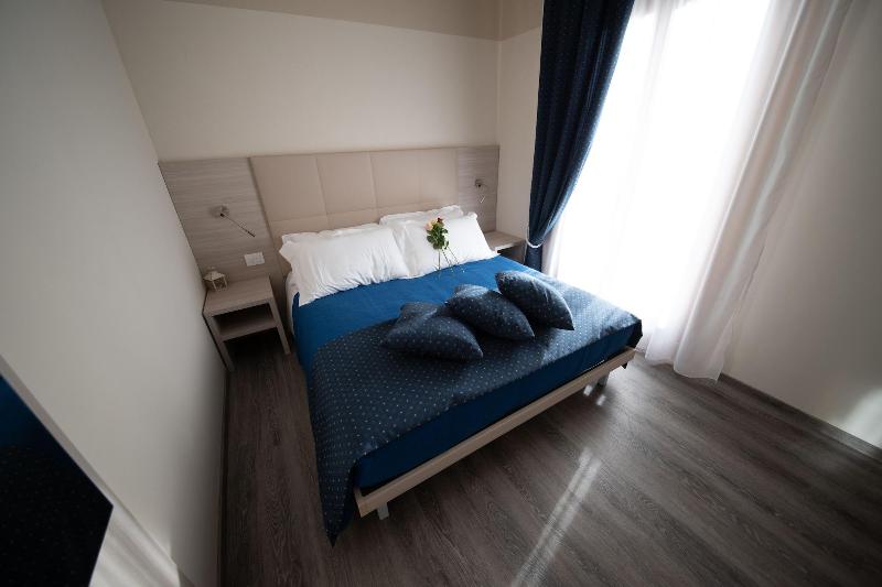 Home Hotel - Oda
