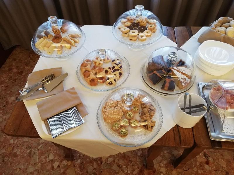 Home Hotel - Restoran