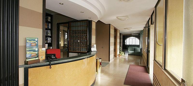 Hotel Fina - Lobi