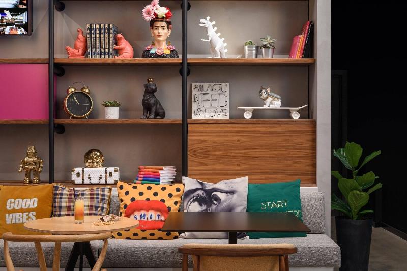 Moxy Lisboa Oriente - Lobi